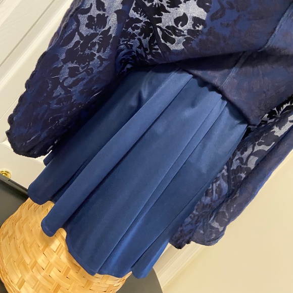 SUSAN ROSELLI for VIJACK  Embossed Velvet Cocktail Dress - Picture 12 of 14